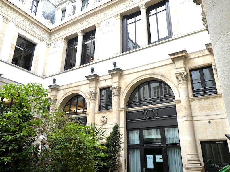 Bustes et portail de l’Hôtel de Pourtalès Rue Tronchet Paris (75008