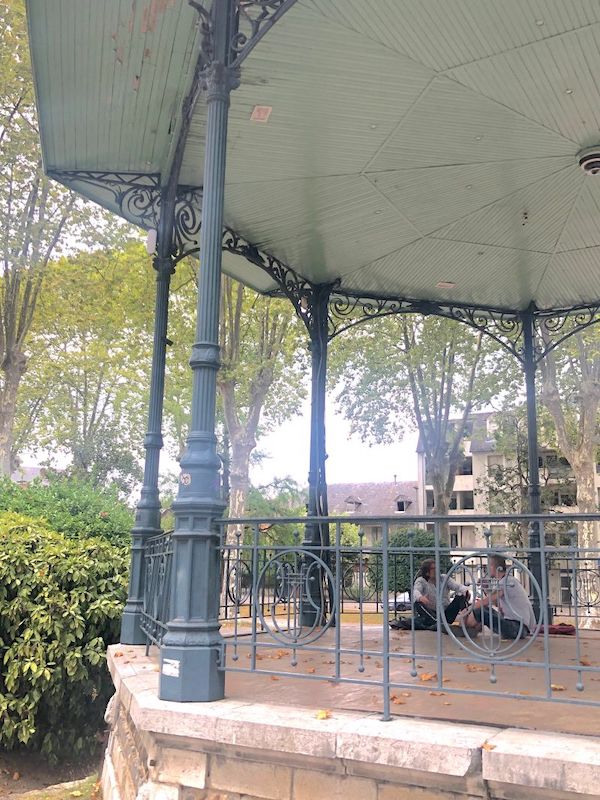 Kiosque Jean Ladousse OloronSainteMarie Emonumen