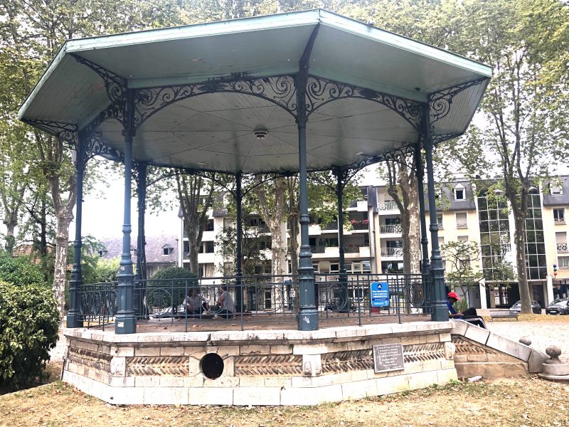 Kiosque Jean Ladousse OloronSainteMarie Emonumen