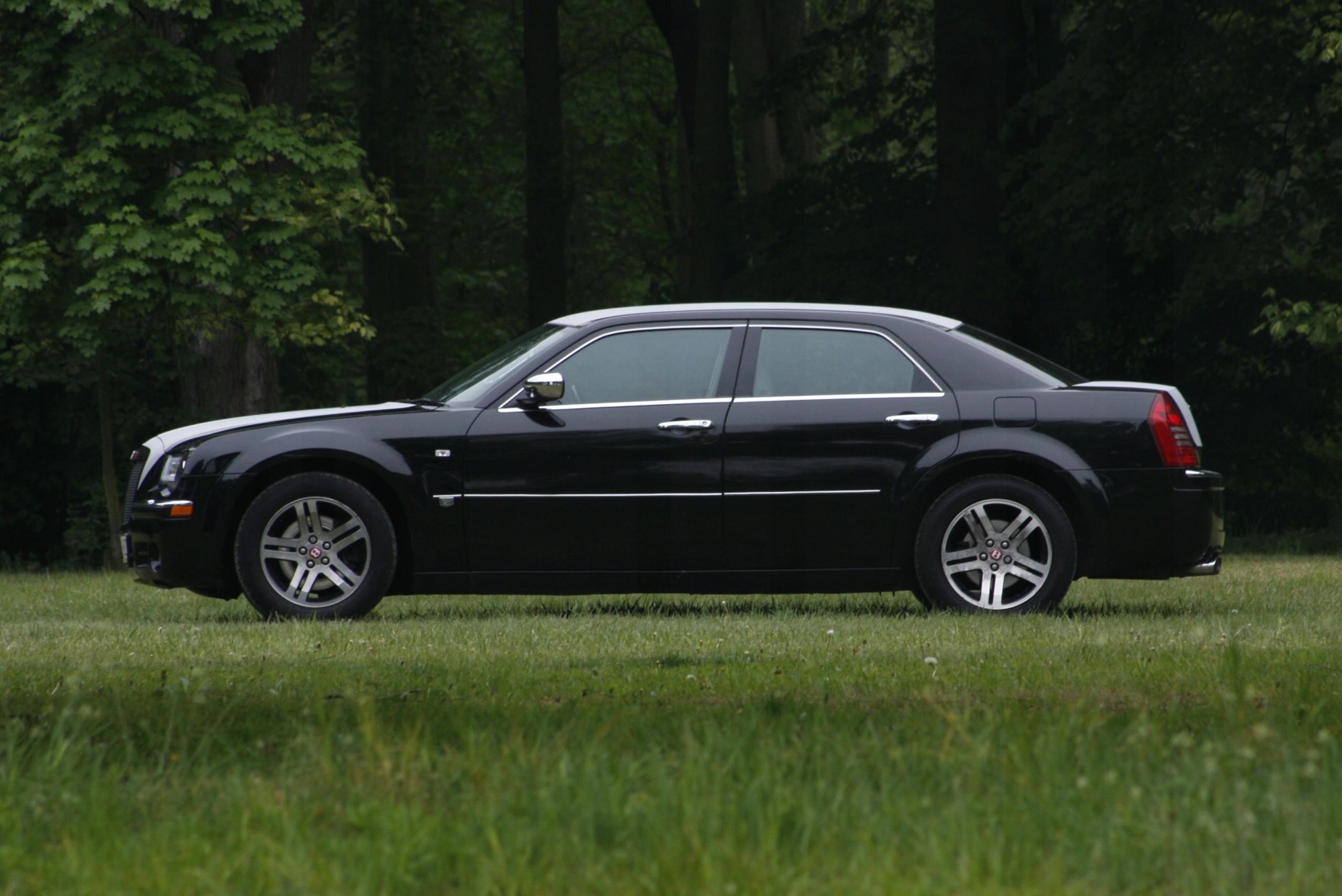 Chrysler 300C Bentley 7499461793 oficjalne archiwum allegro