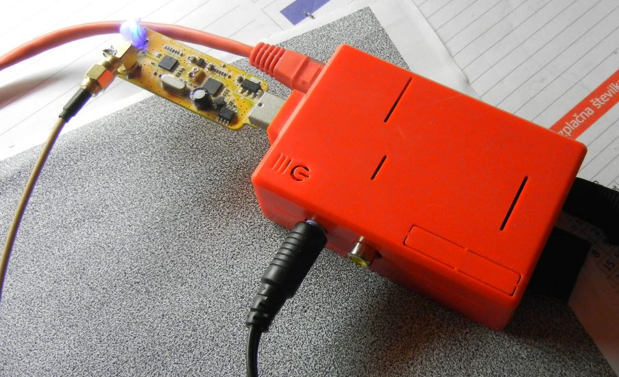 Mare & Gal Electronics » Blog Archive » Raspberry Pi + RTL SDR dongle