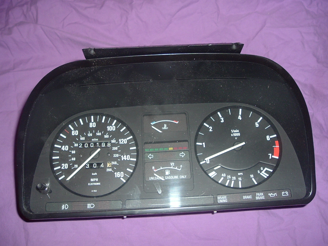 FS e28 Instrument cluster •