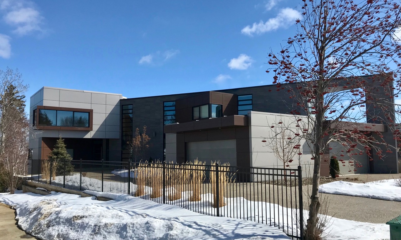Valleyview Drive Residence e3