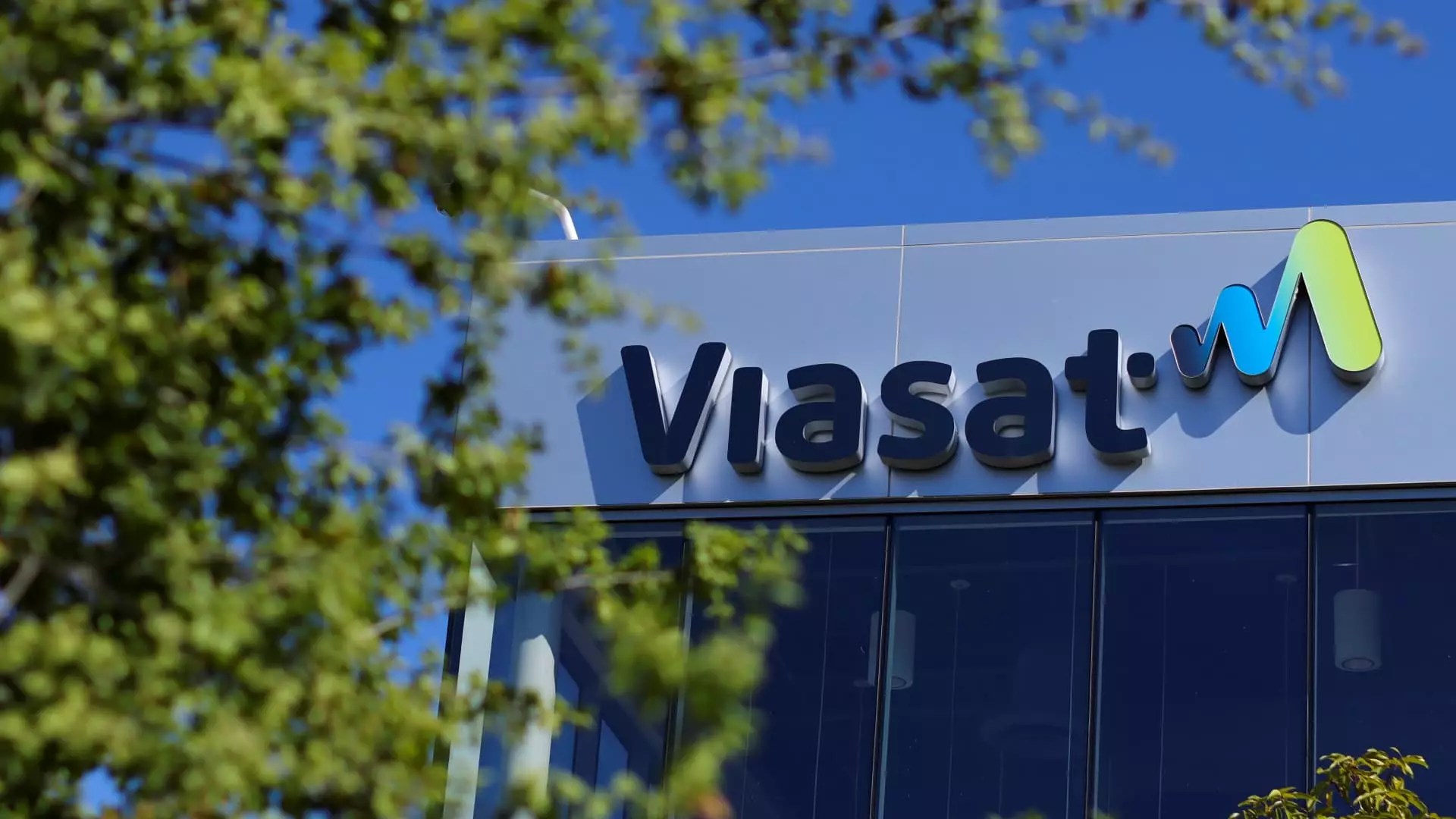 Viasat’s Bold Future: Analyzing the 30% Stock Surge Amid Starlink Competition