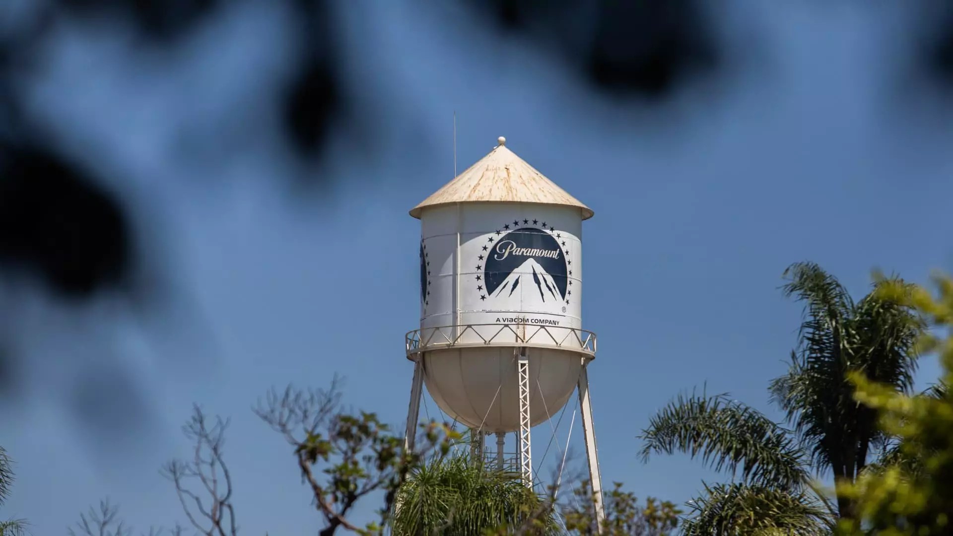 Midday Market Mayhem: The Stark Reality of Unpredictable Swings and Center-Right Caution