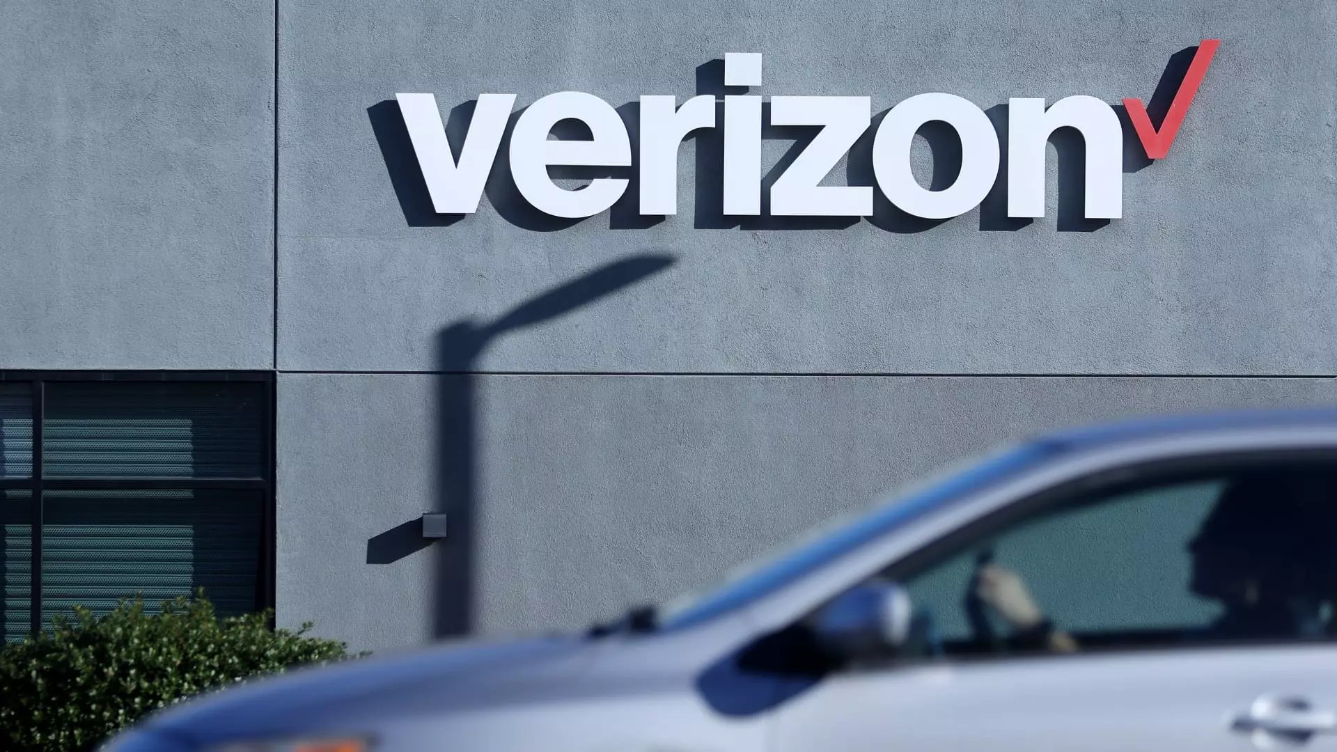 3 Essential Dividend Stocks for 2023: High Yields Amid Market Turmoil