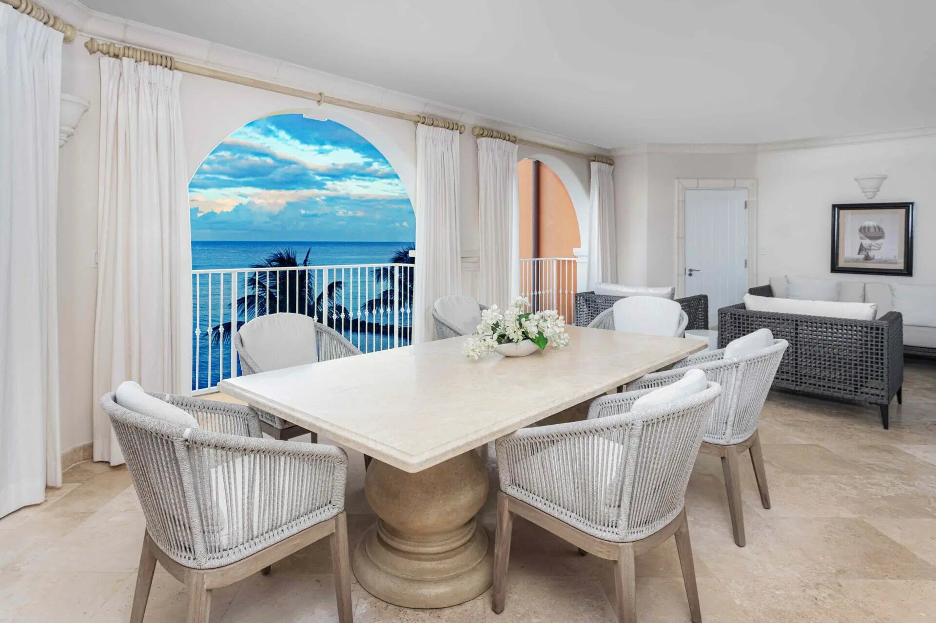 REDUCED Bar & Restaurant Space with Balcony in Heart of Bridgetown