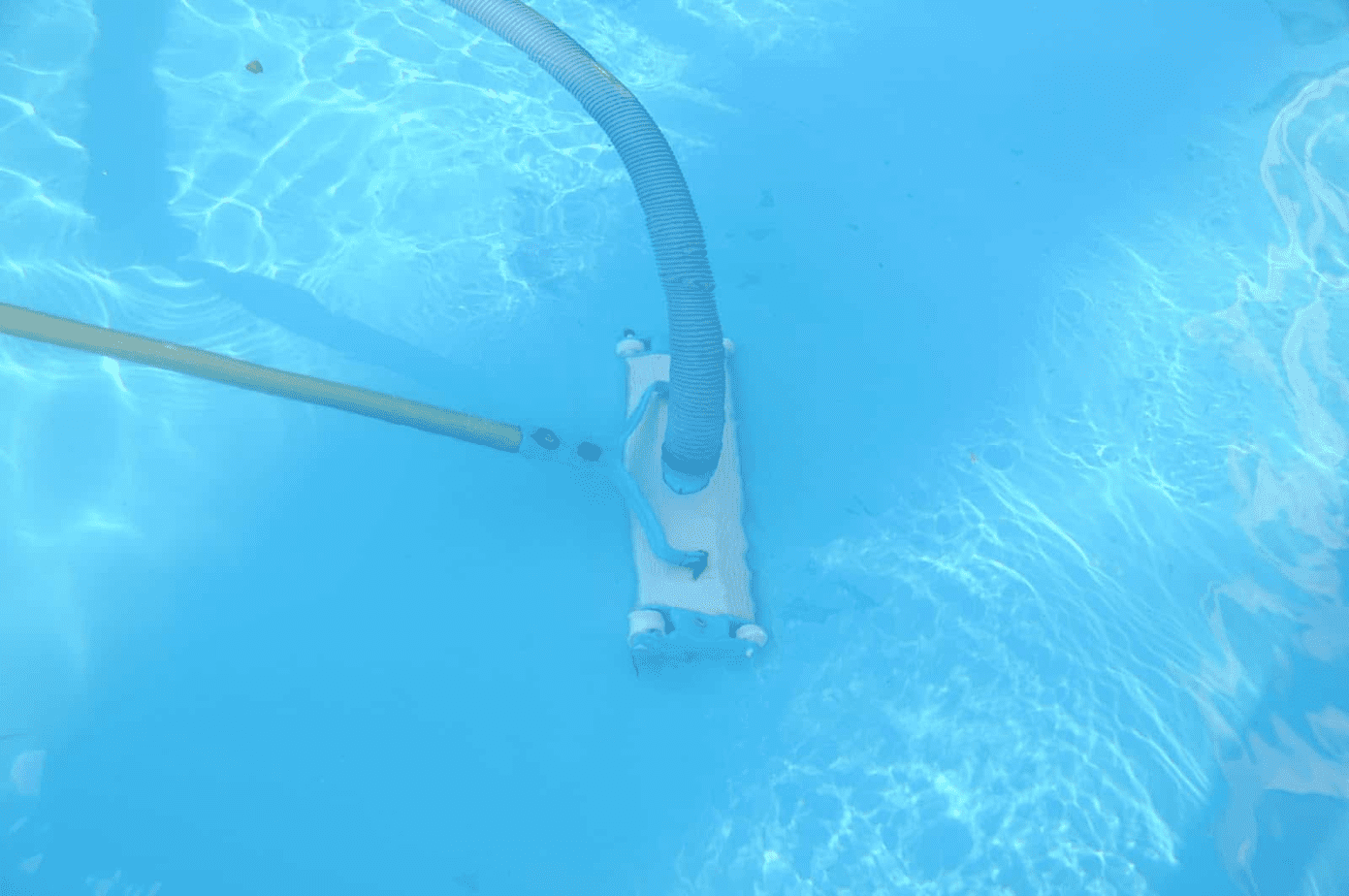 Pool Clarifier vs. Pool Flocculant When should you use them? Trim