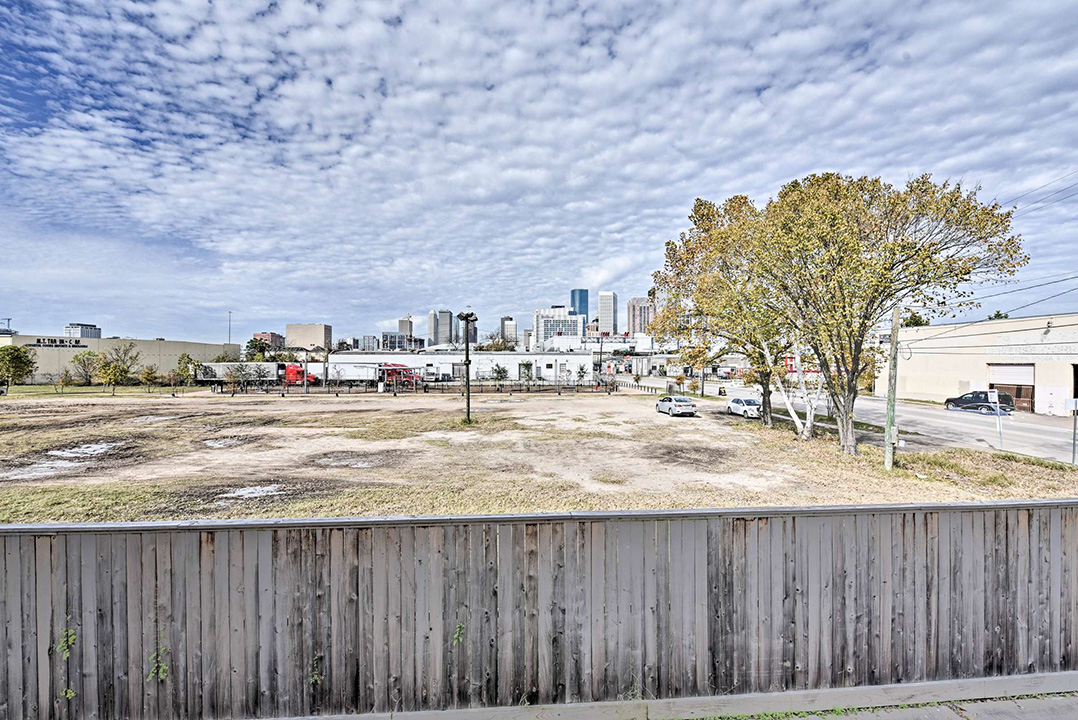 Modern Townhome in East Houston Downtown! Walking distance to major