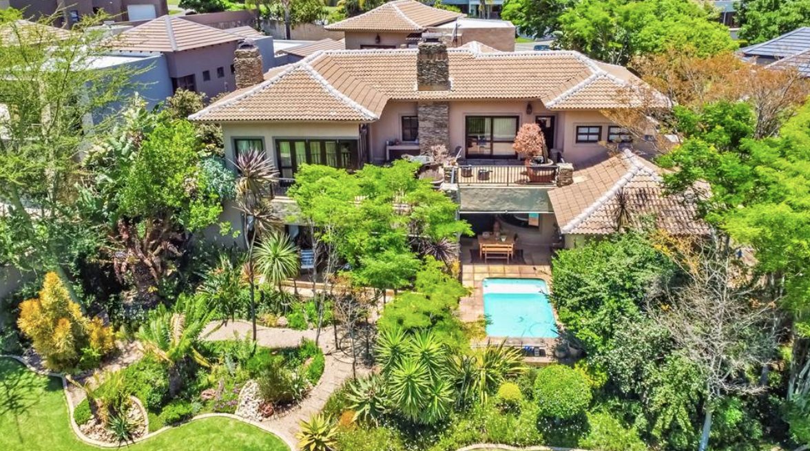 Spacious family home with golf course frontage Eagle Canyon Property