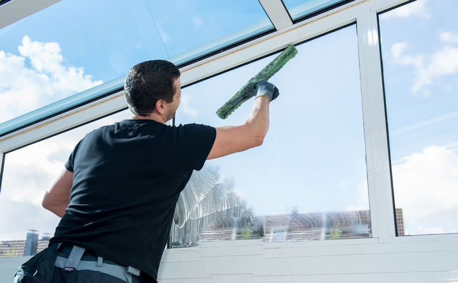 Best Glass Cleaner in Dubai & Cleaner Company in Dubai