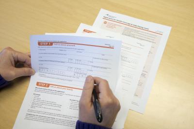 Uninsured Face Hurdles Choosin [IMAGE] EurekAlert! Science News Releases