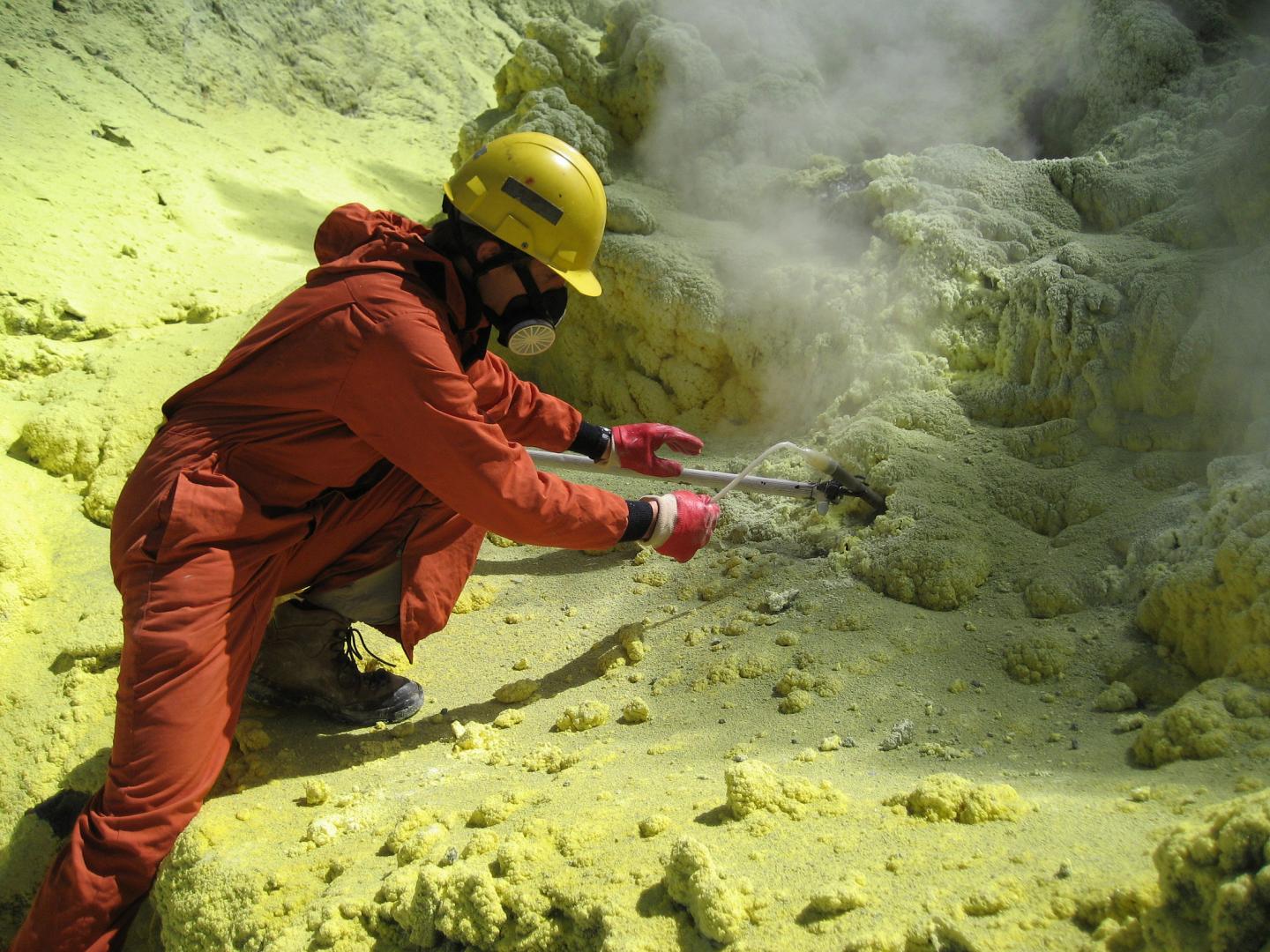 Sampling Volcanic Gases on Póa [IMAGE] EurekAlert! Science News Releases