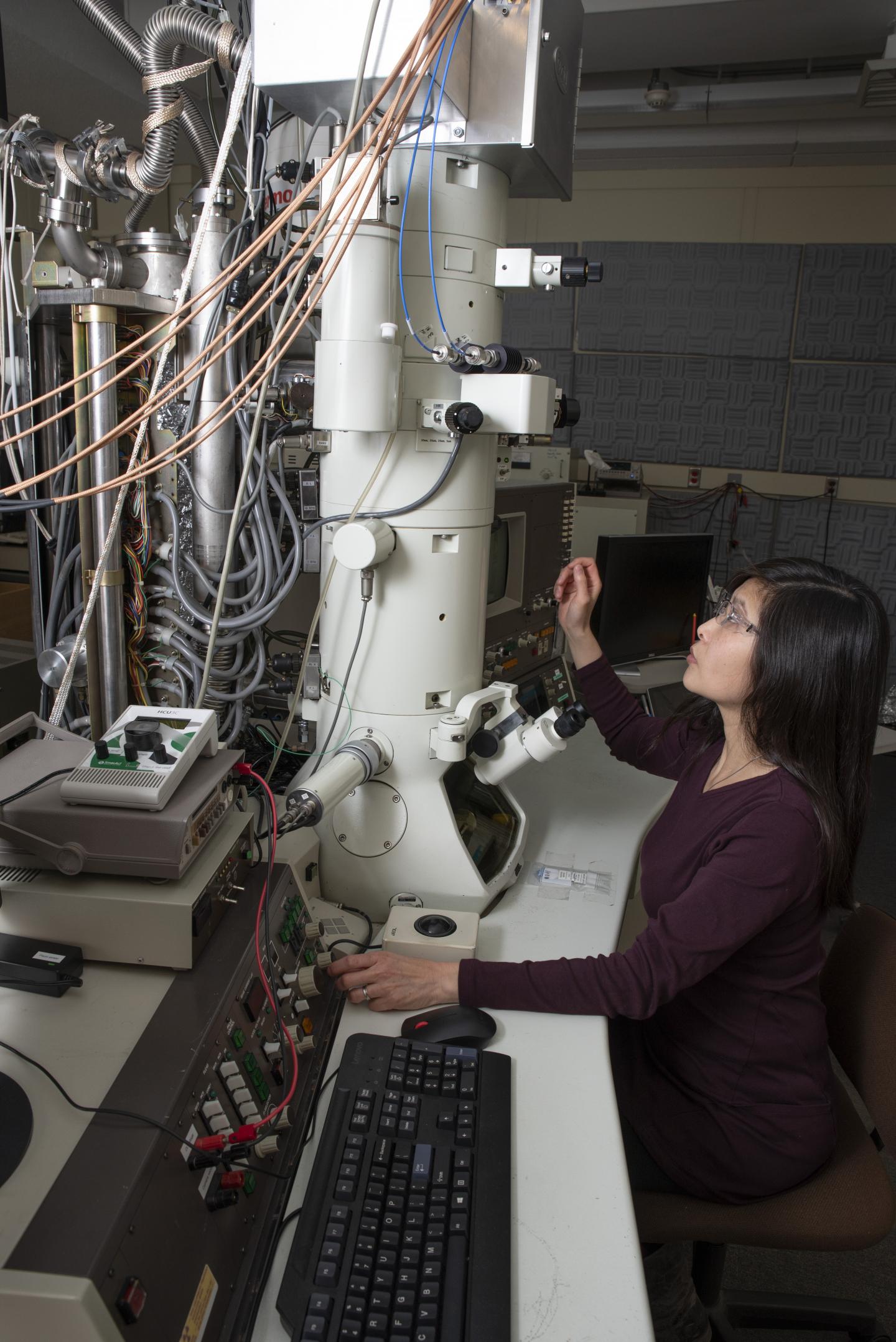A simple retrofit transforms electron microscopes into highspeed atom