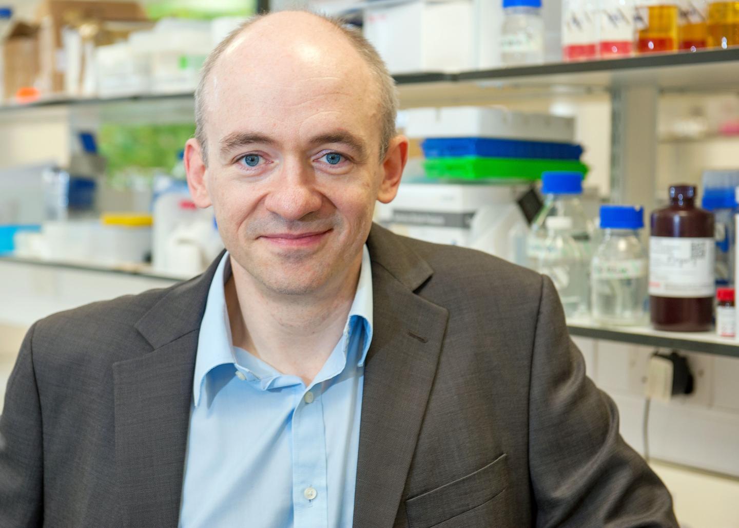 Professor Danny McAuley, Queen [IMAGE] EurekAlert! Science News Releases