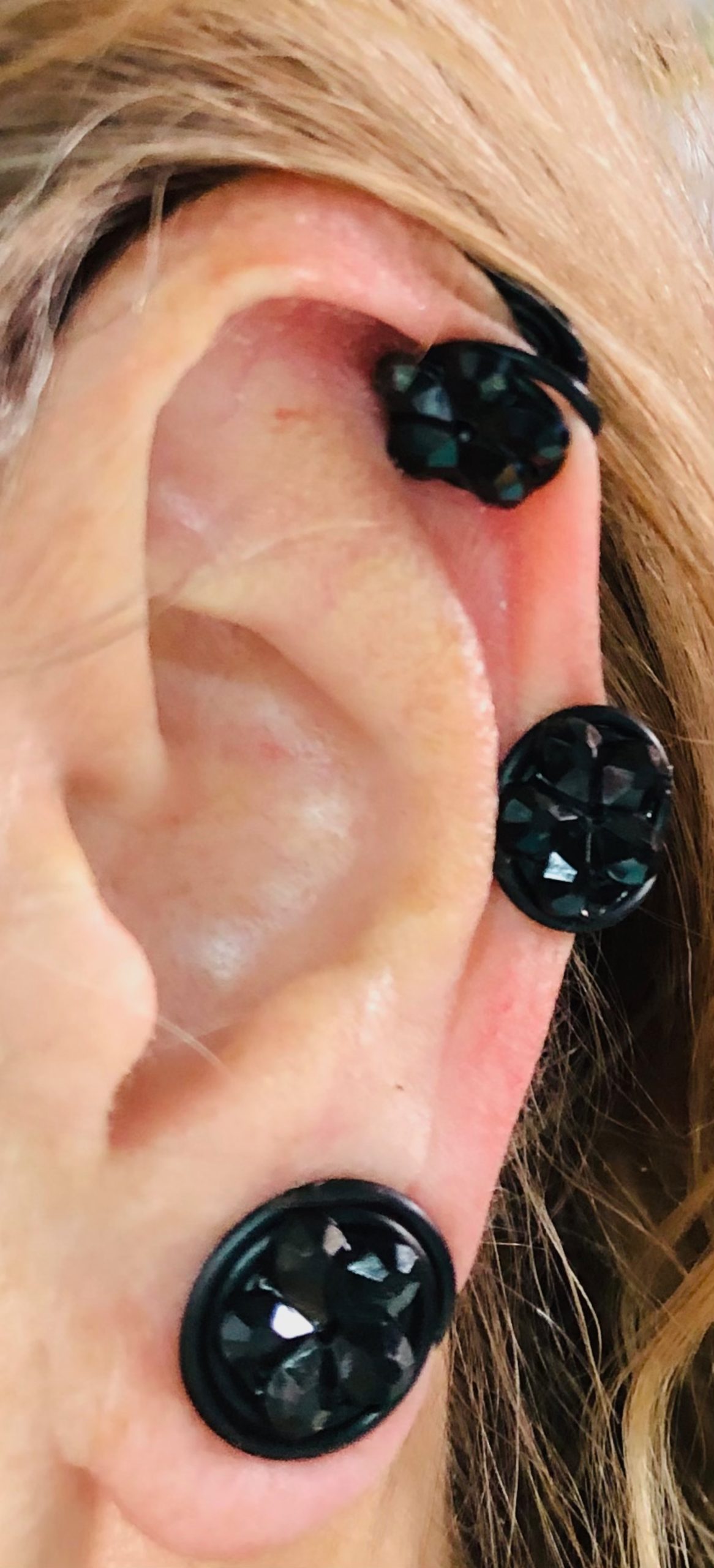 Black Flower Keloid Earrings Pressure Clip Pair Earlums