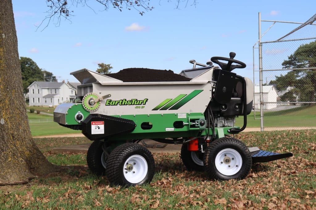 410SP Topdresser Earth & Turf