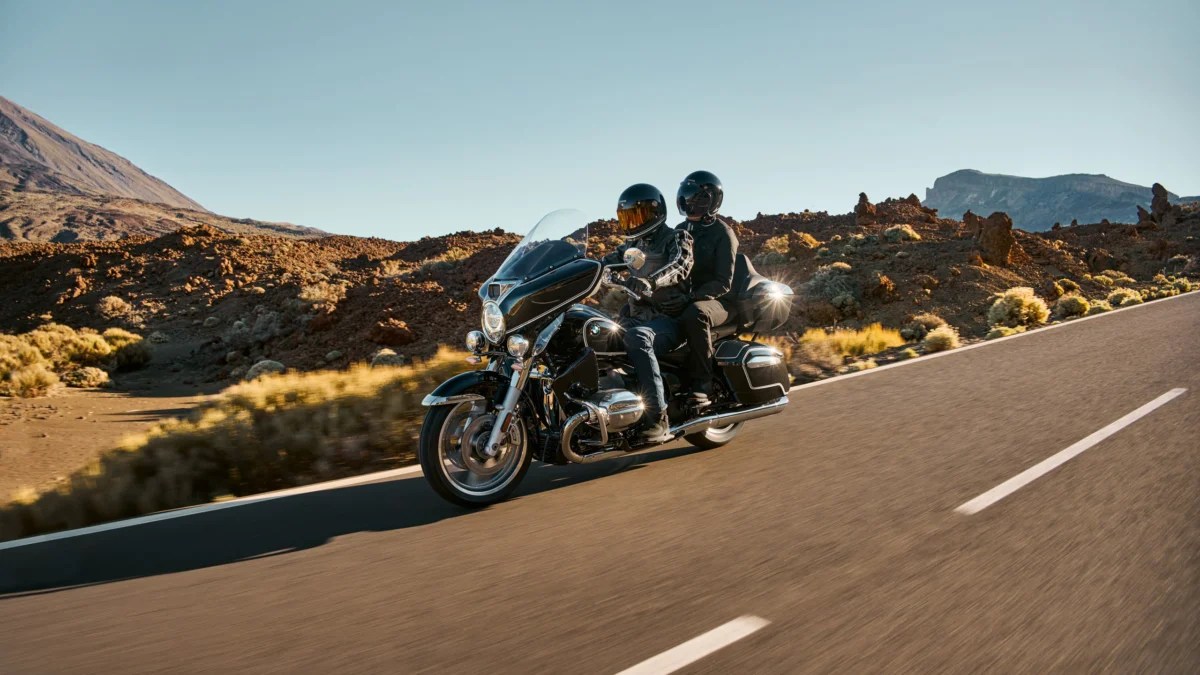 How To Stop Motorcycle Windshield Buffeting ─ 6 Easy Ways