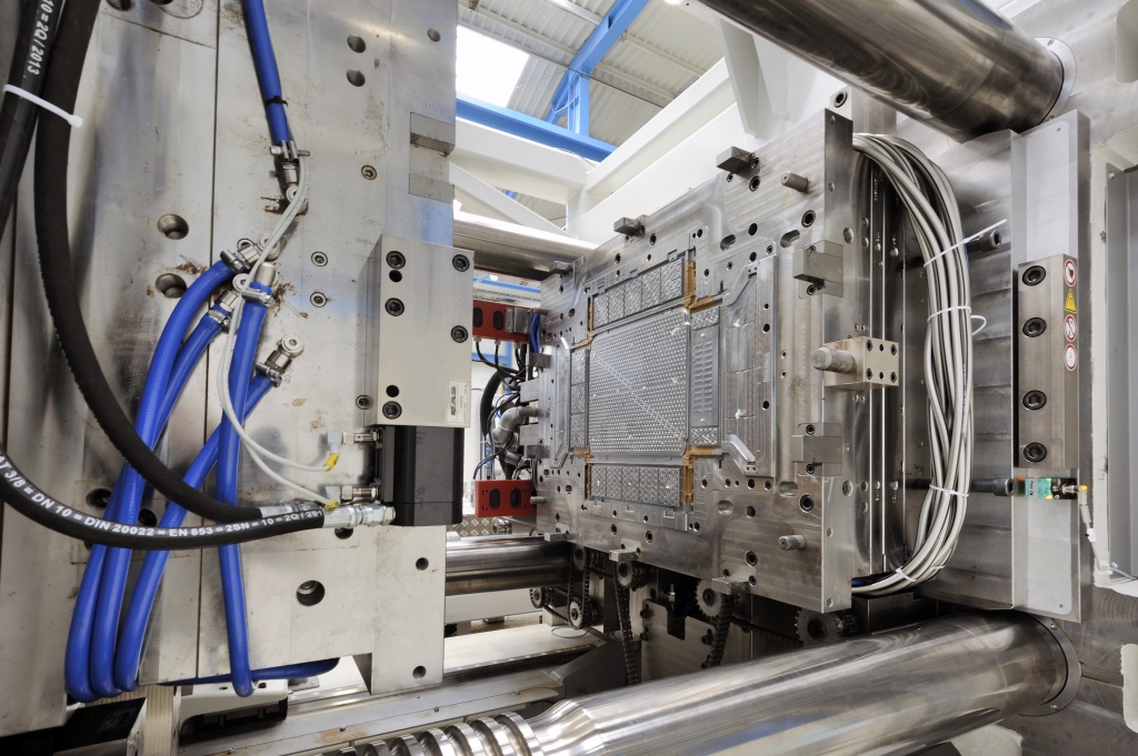 Plastic injection molding process EAS Change Systems EAS change systems