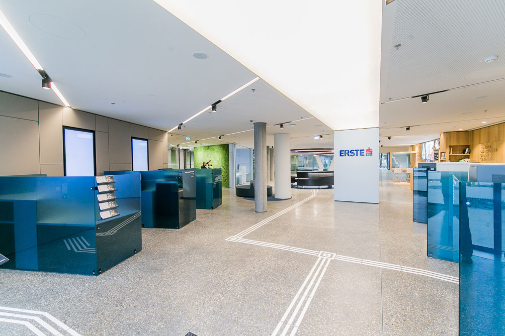 Easescreen Referenzen Easescreen Osterreichweit In Den Filialen Der Erste Bank