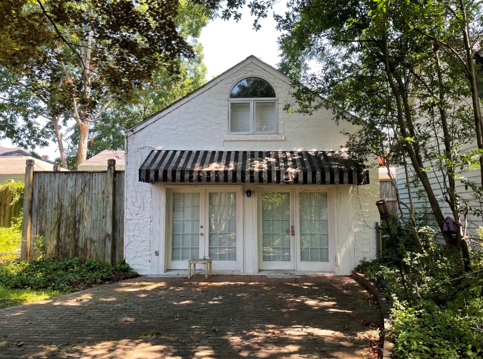 Spacious One Bedroom directly across from ECU Campus! East Carolina