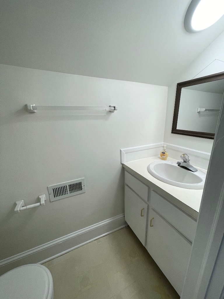 Spacious One Bedroom directly across from ECU Campus! East Carolina