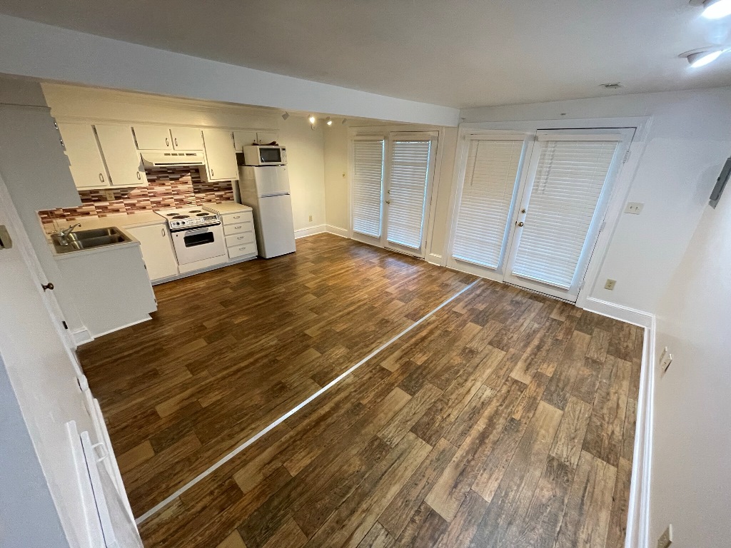 Spacious One Bedroom directly across from ECU Campus! East Carolina