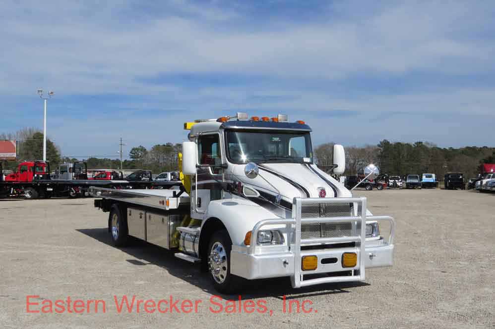 2008 Kenworth T300 with 21' Century Side Pull Recovery System