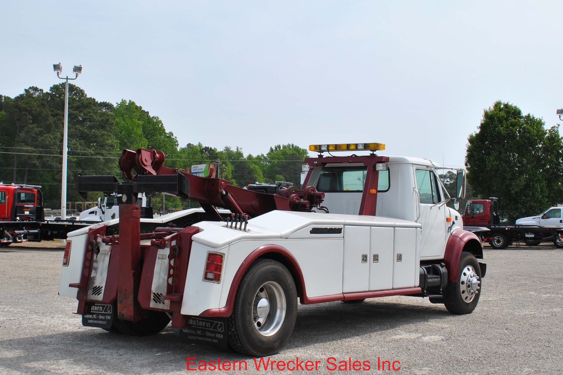 2000 International 4700 with JerrDan MDL 280/110 14ton Wrecker