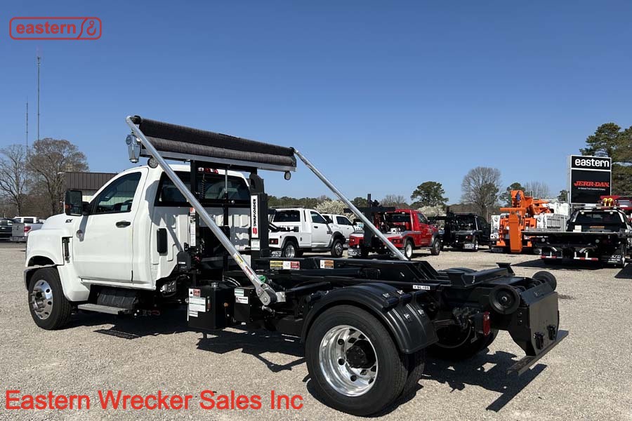 2022 International with SwapLoader SL105 Hook Lift Eastern Wrecker