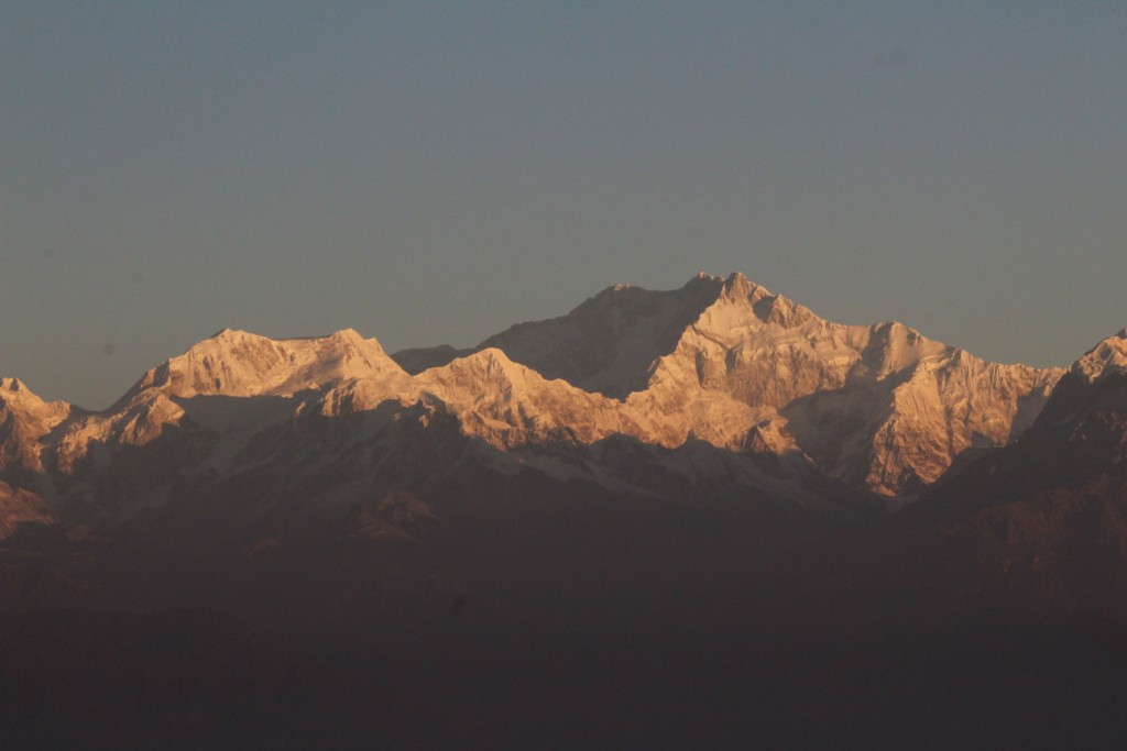 Sunrise at Tiger Hill, Darjeeling freeze and hike for the golden