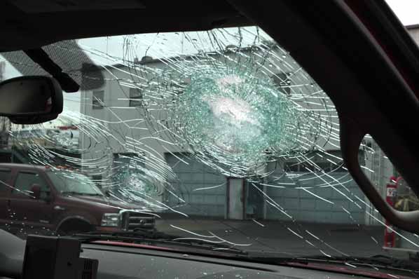 Kidthrown rocks bust drivers' windshields East PDX News