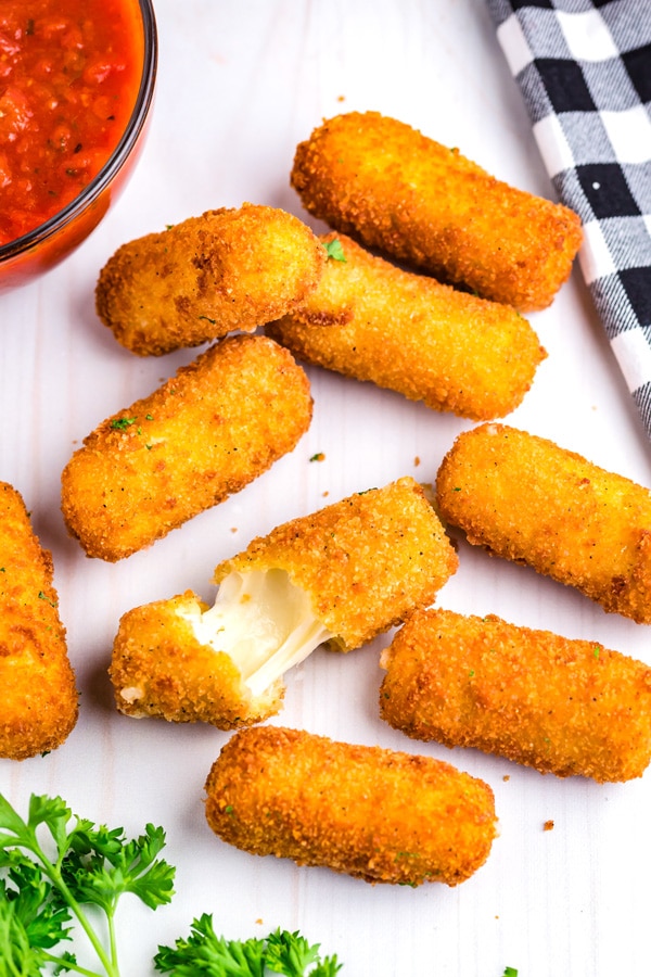 homemade-mozzarella-cheese-sticks-easy-budget-recipes