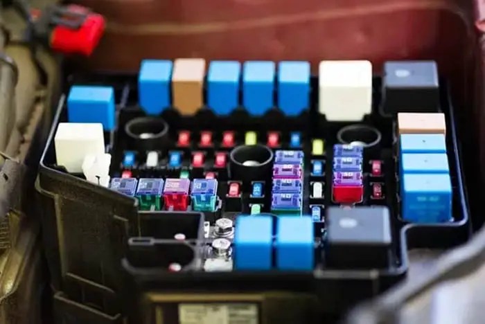 Automotive Relay Guide: What it is, How A 12V Relay Works & Components