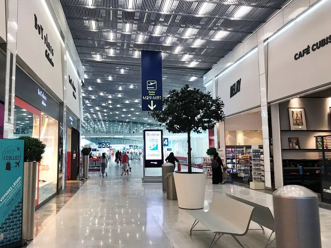 Transit terminal 2F to terminal 2E CHARLES DE GAULLE AIRPORT (Paris CDG)