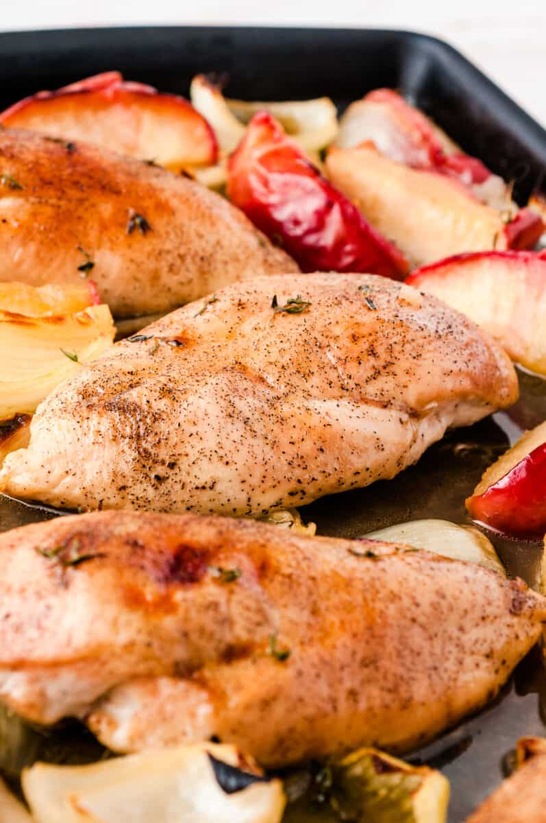 Apple Chicken (Sheet Pan Chicken with Apples) Easy Chicken Recipes