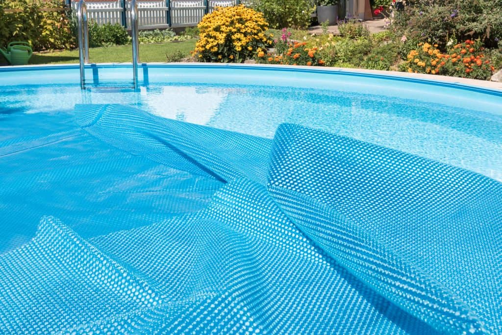 Do you need to cover your swimming pool in the winter? Easy Clear Pool