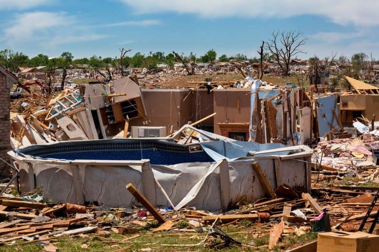 Why You Should Never Swim During A Thunderstorm Easy Clear Pool
