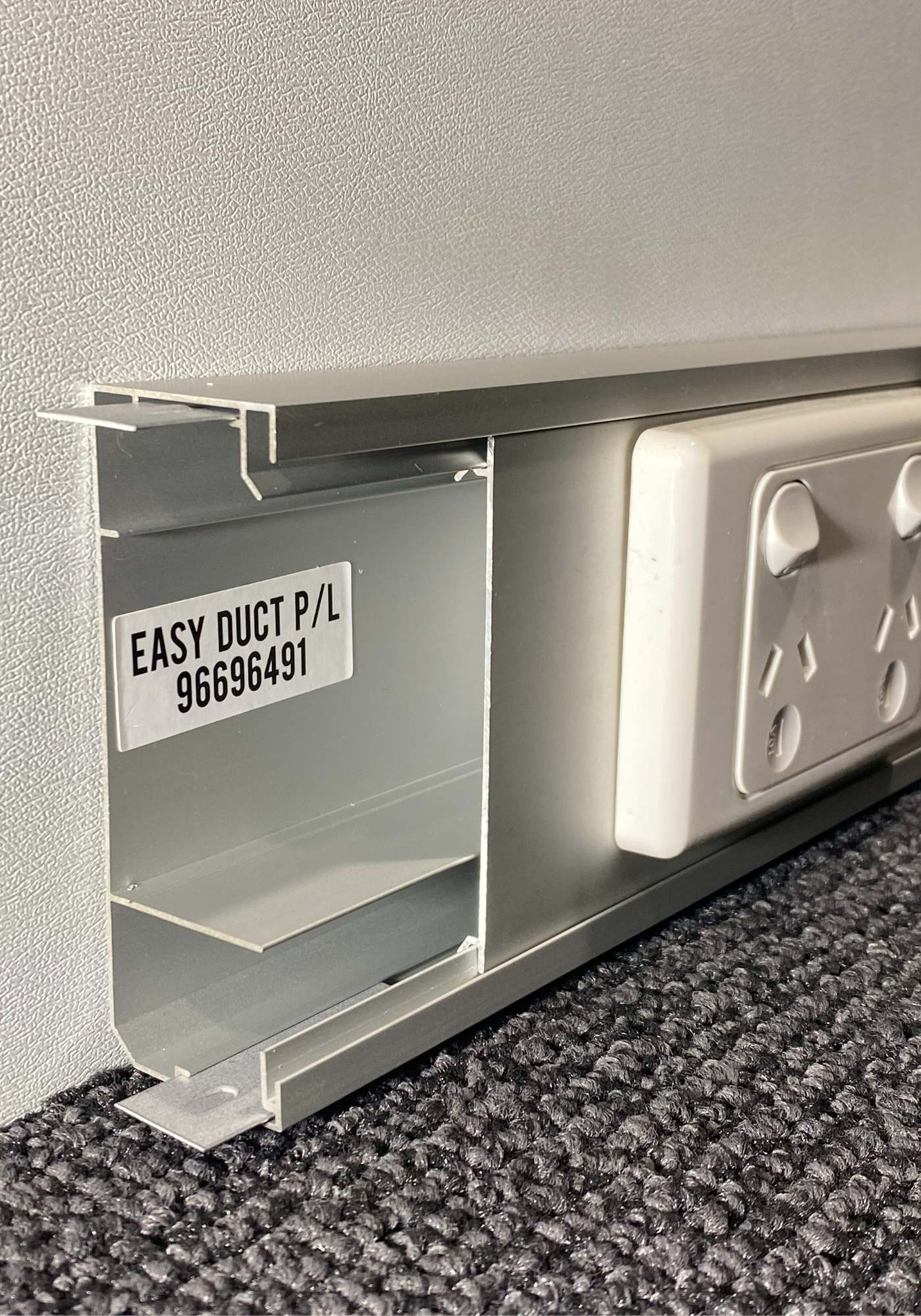 Aluminium Ducted Skirting EASY 100 x 35 Easy Ducted Skirting