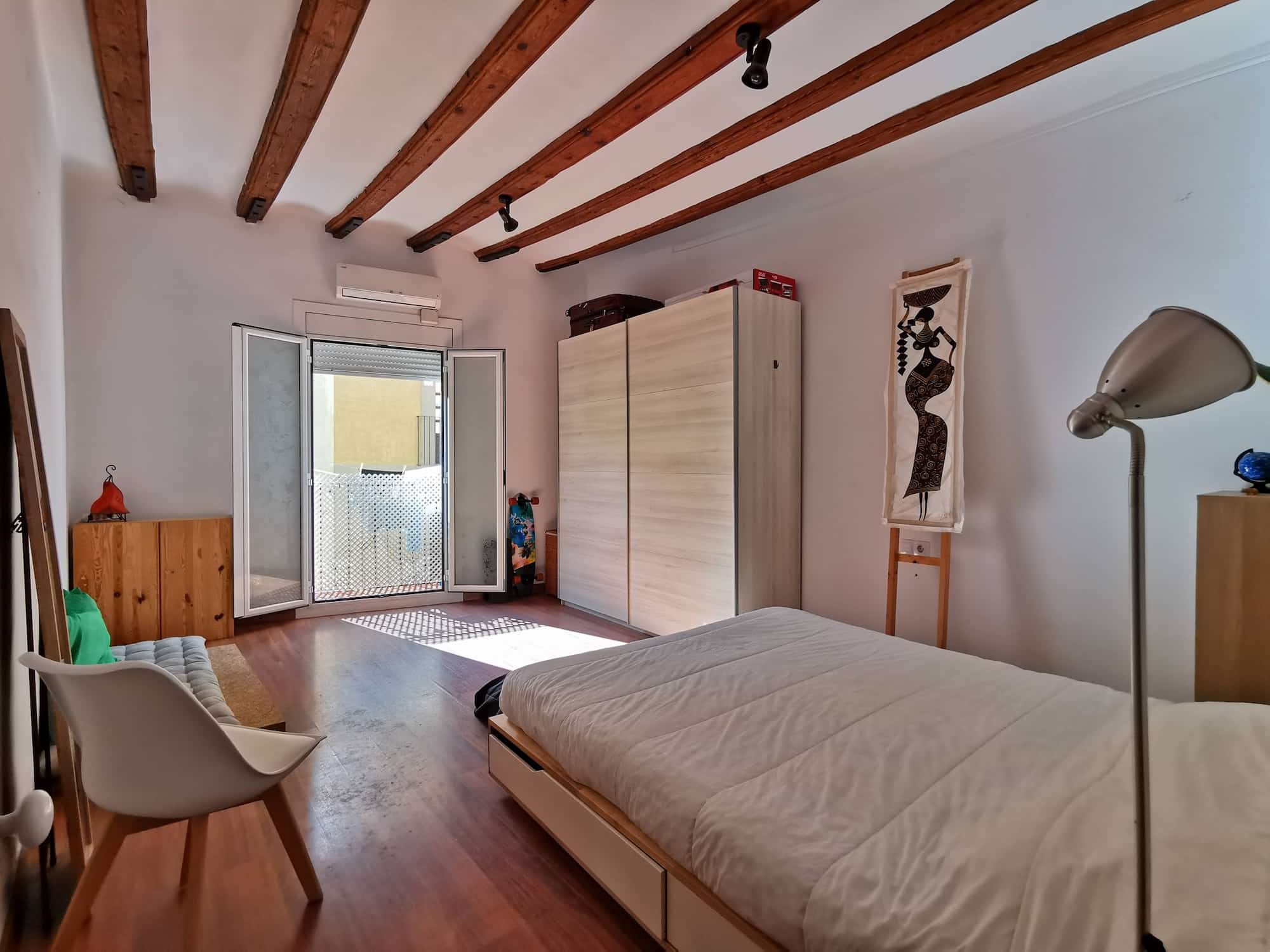 Barcelona long term rental 1 bedroom apartment and comun terrace El