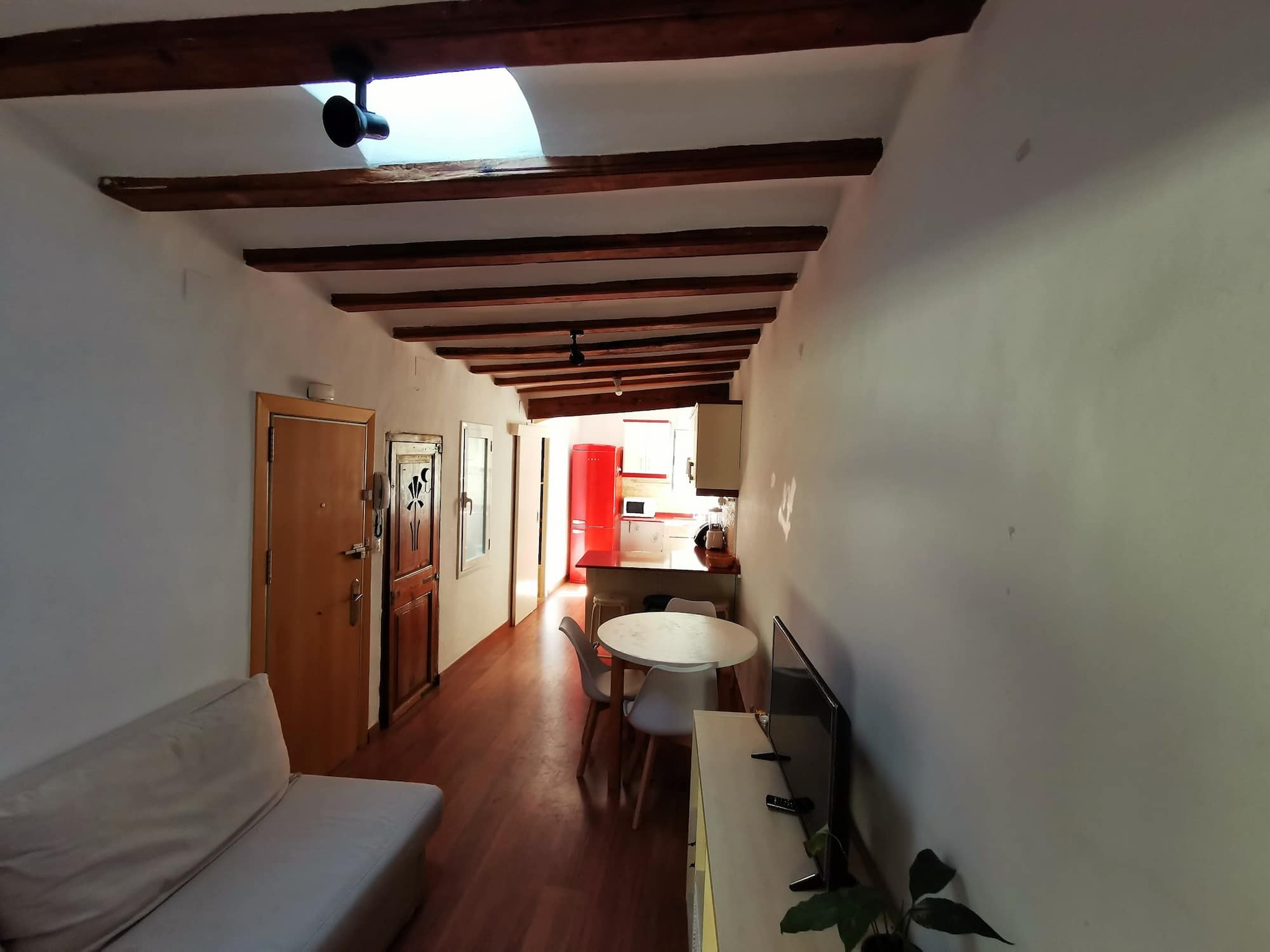 Barcelona long term rental 1 bedroom apartment and comun terrace El