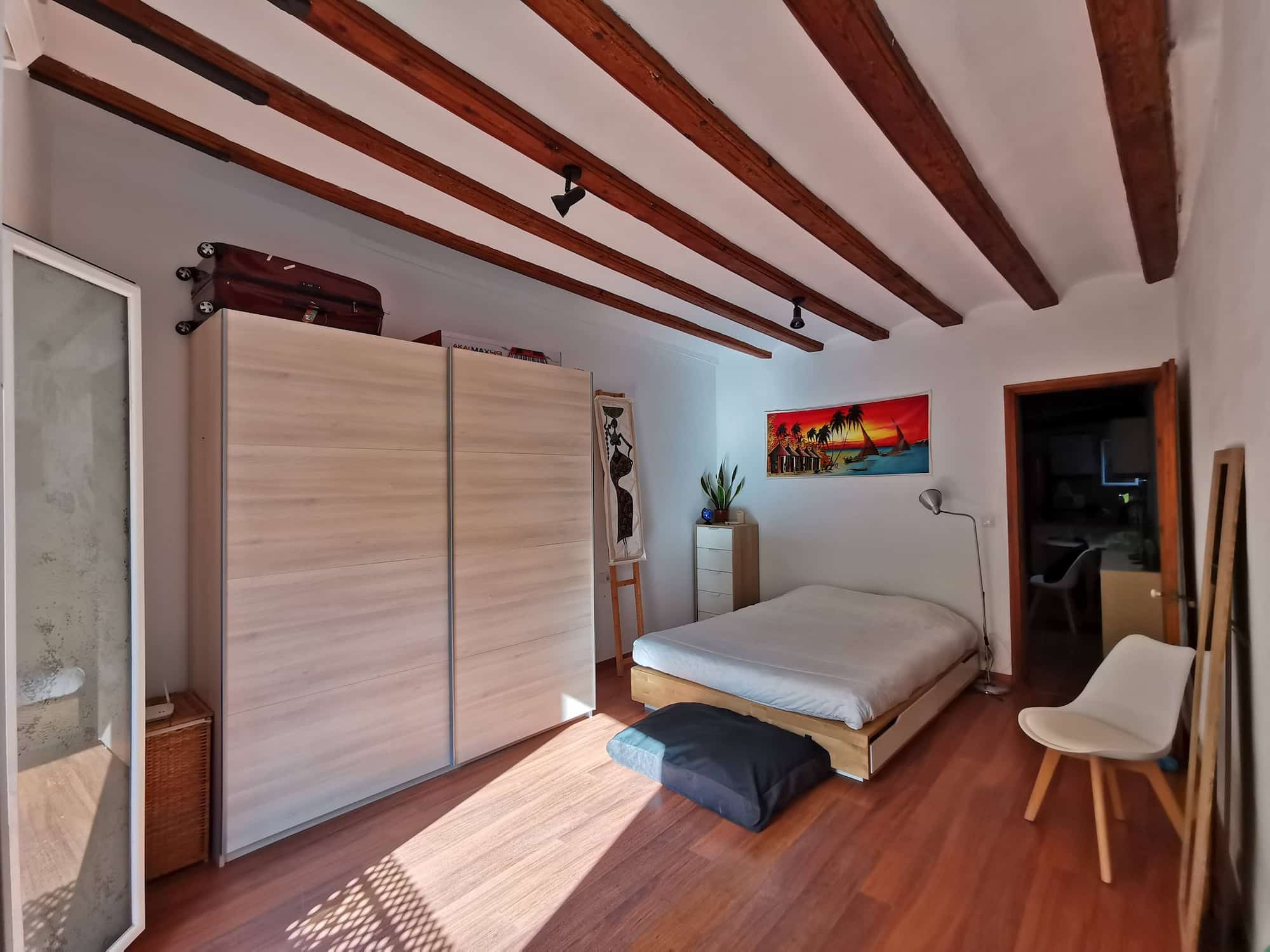 Barcelona long term rental 1 bedroom apartment and comun terrace El