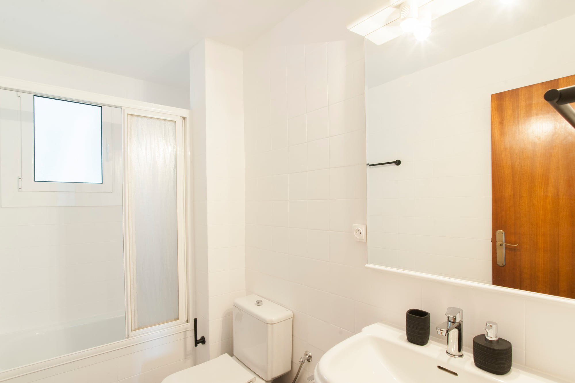 Barcelona long term rental 3 bedrooms apartment with 2 bathrooms El