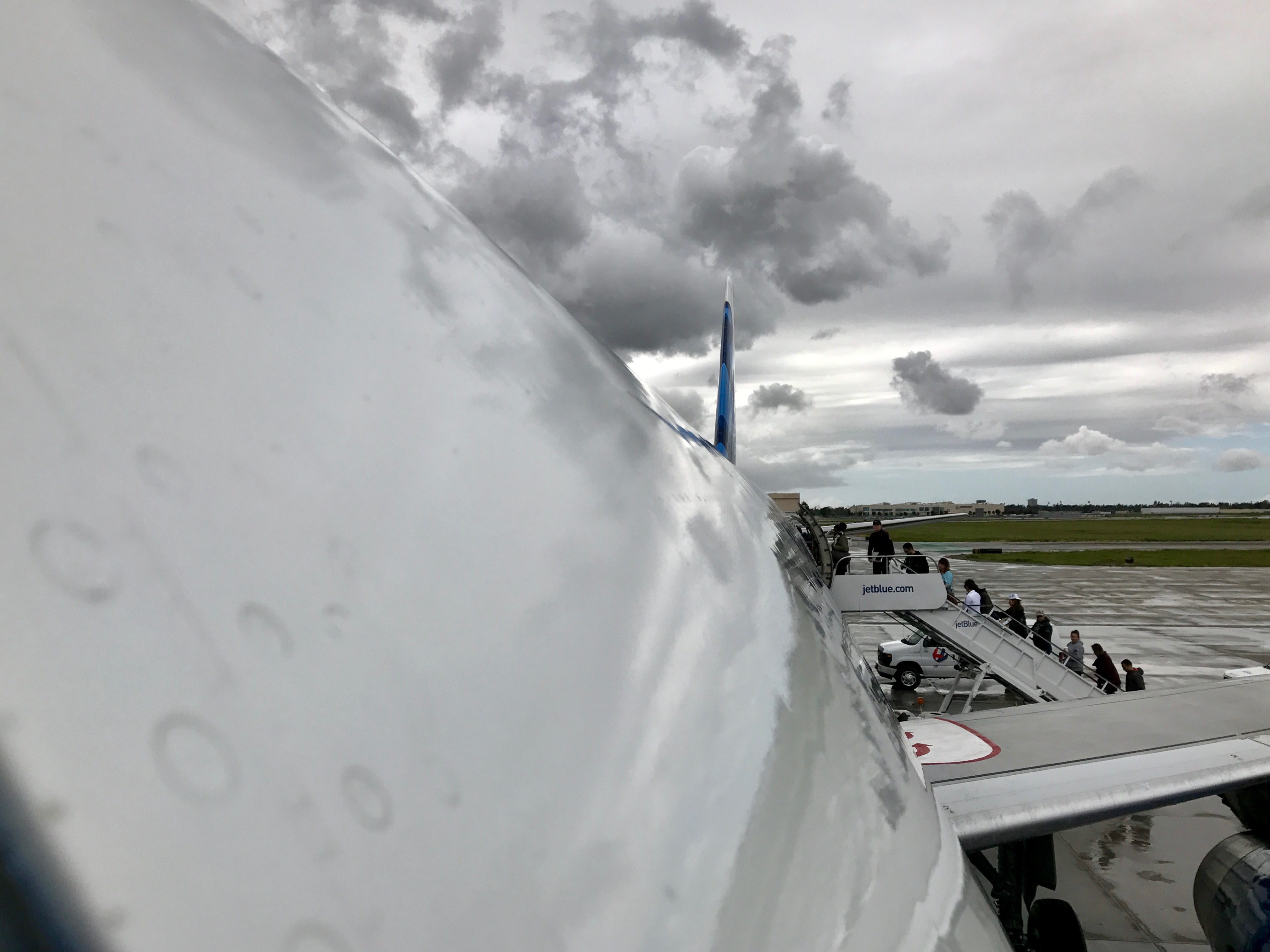 Review Long Beach Airport, a JetBlue hub easyjourneys