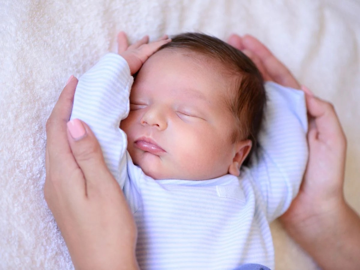 What Should a Newborn Wear Home from the Hospital? Essential Outfit Ti