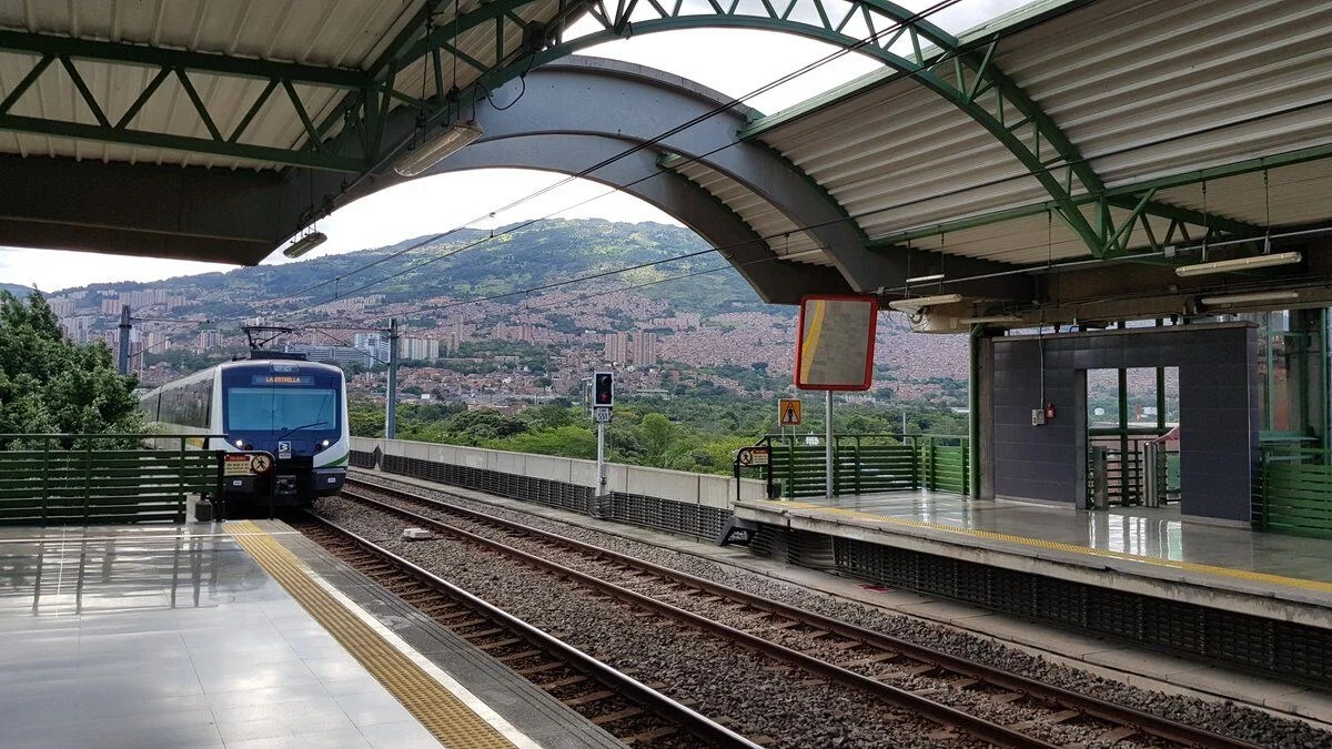 Estación Metro La Estrella EASY LIVING
