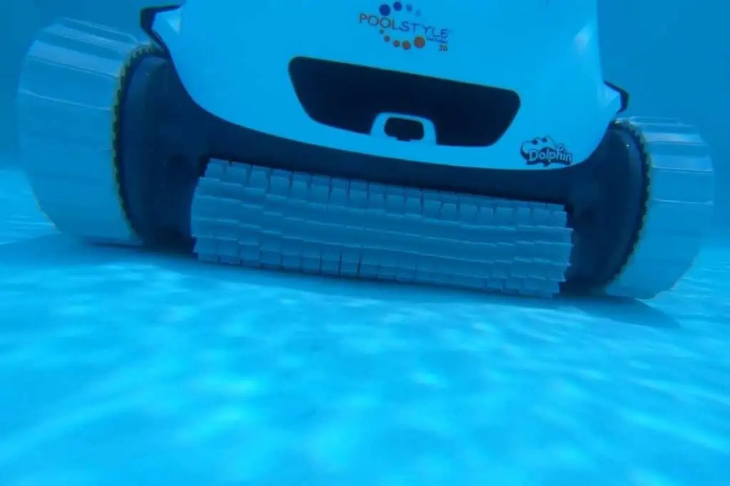How Do Robotic Pool Cleaners Work? Is It Magic?