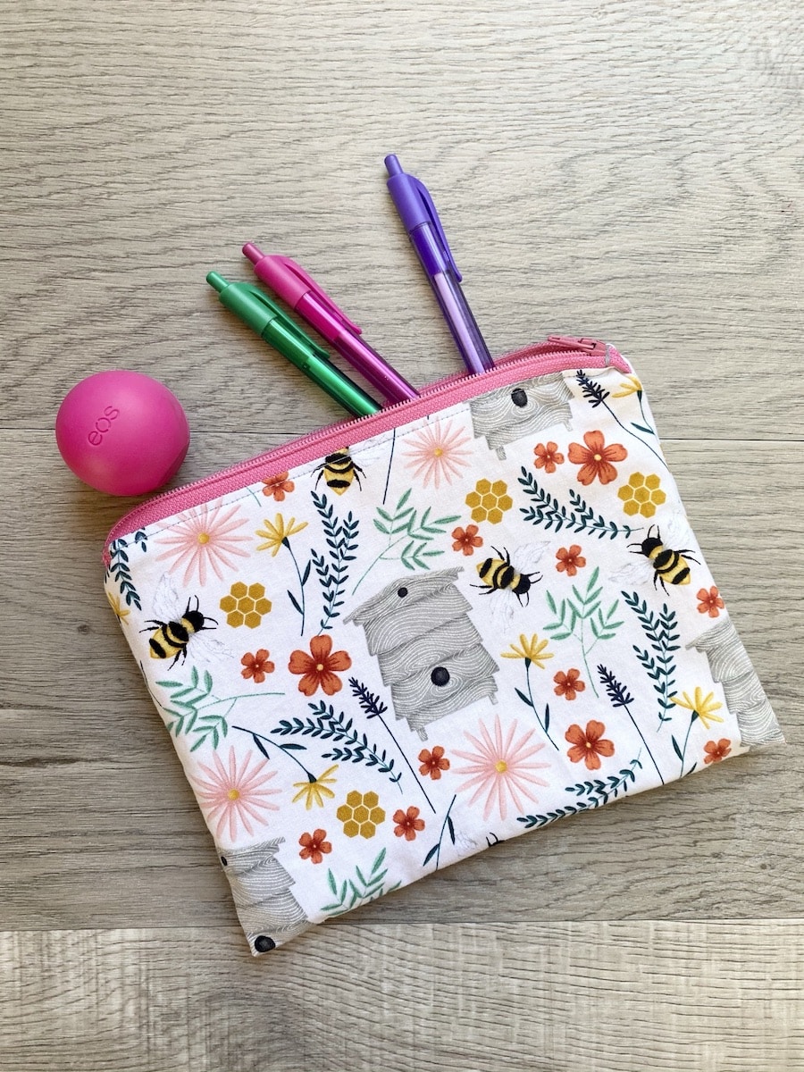 Easy Lined Zippered Pouch Tutorial Easy Things to Sew