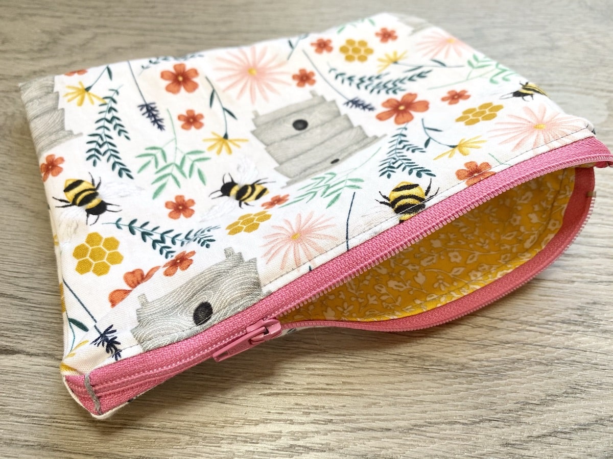Easy Lined Zippered Pouch Tutorial Easy Things to Sew