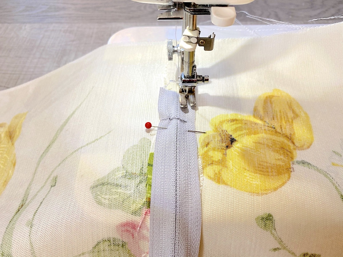 How to Sew A Pillow Cover with a Zipper Tutorial for Beginners Easy